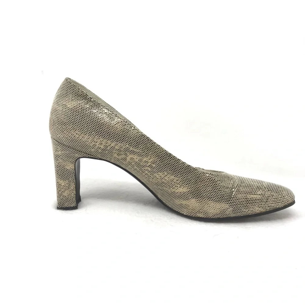Stuart Weitzman Mid Heel Leather Slip On Pump Size 7 - Picture 1 of 8